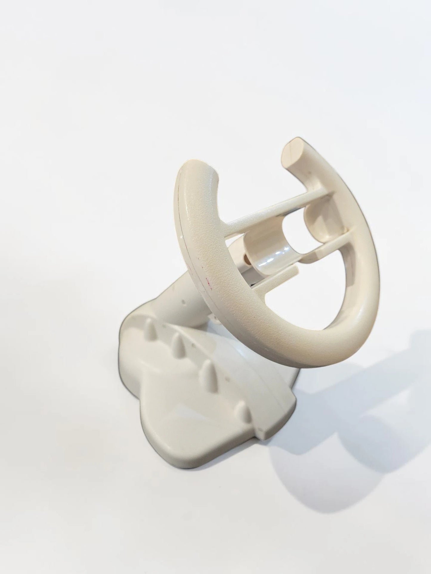 Consolă Nintendo Wii Albă – Pachet Complet cu 2 Telecomenzi, 2 Nunchuk-uri și Volane