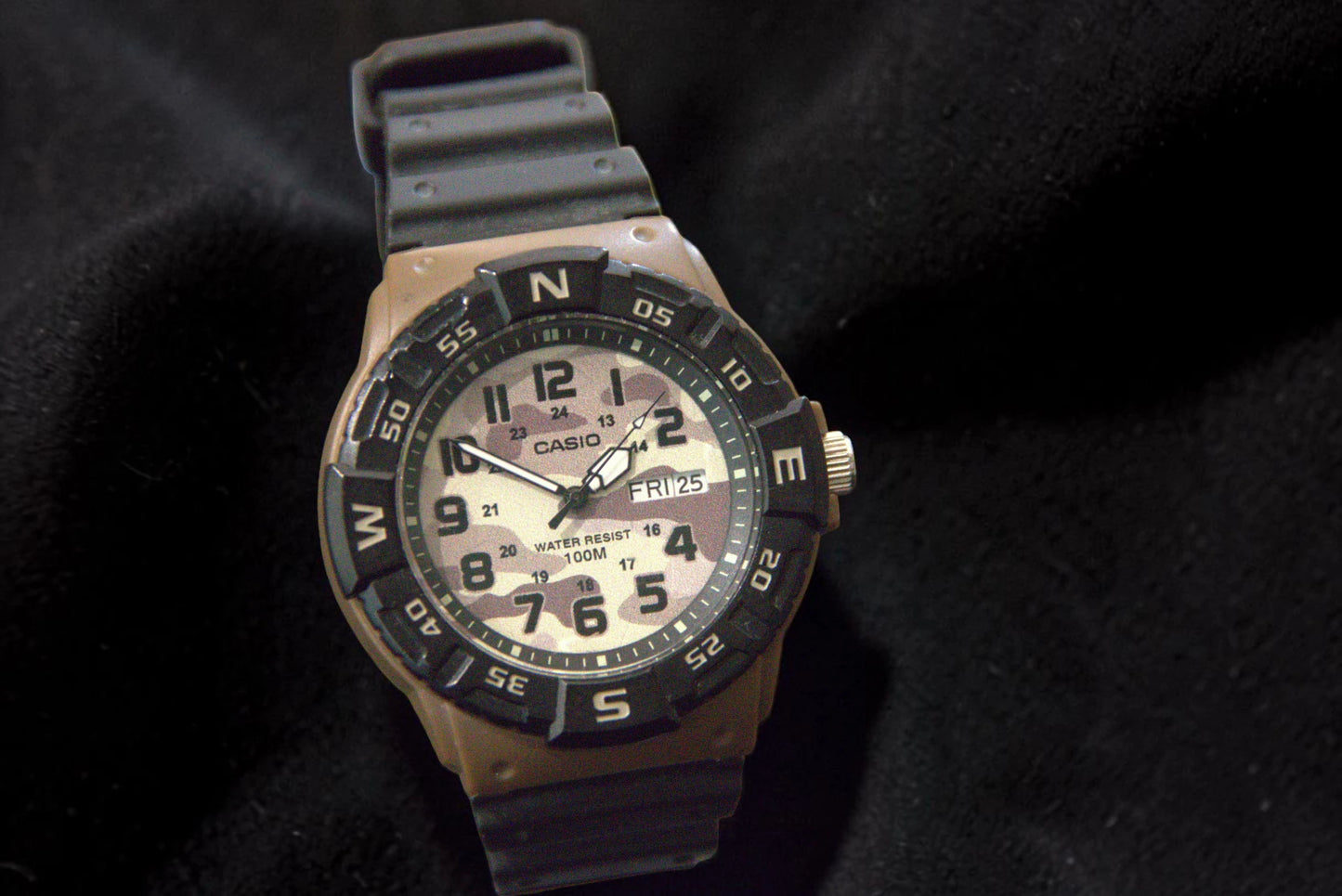 Ceas Casio Quartz 100M cu Dată și Zi – Camuflaj