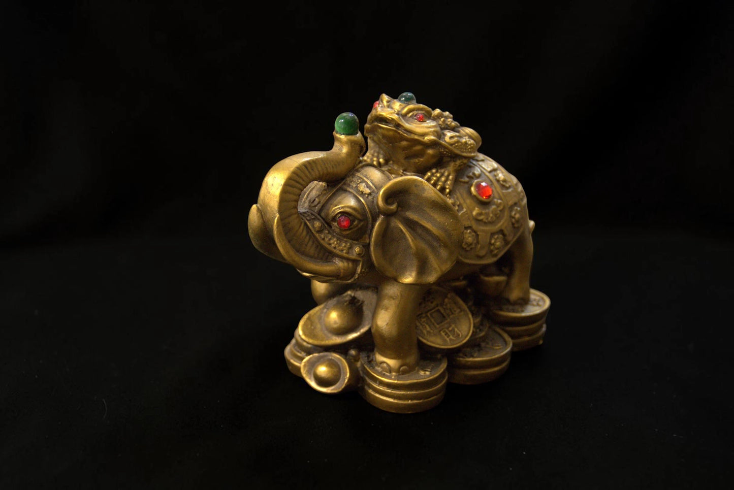 Elefant Feng Shui cu Broasca Banilor și Monede