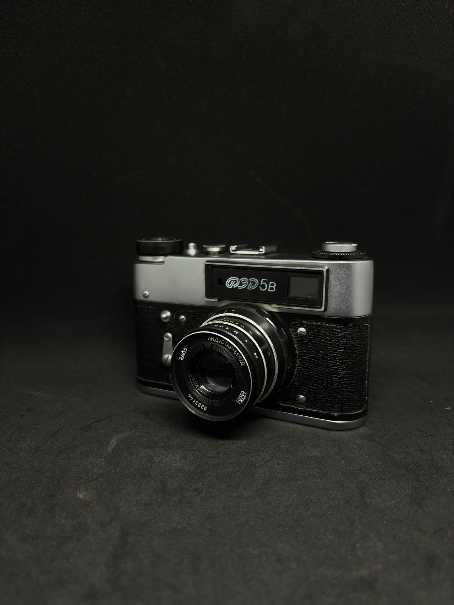 Aparat Foto Sovietic FED 5B – Rangefinder pe Film, cu Obiectiv Industar-61 L/D 55mm f/2.8