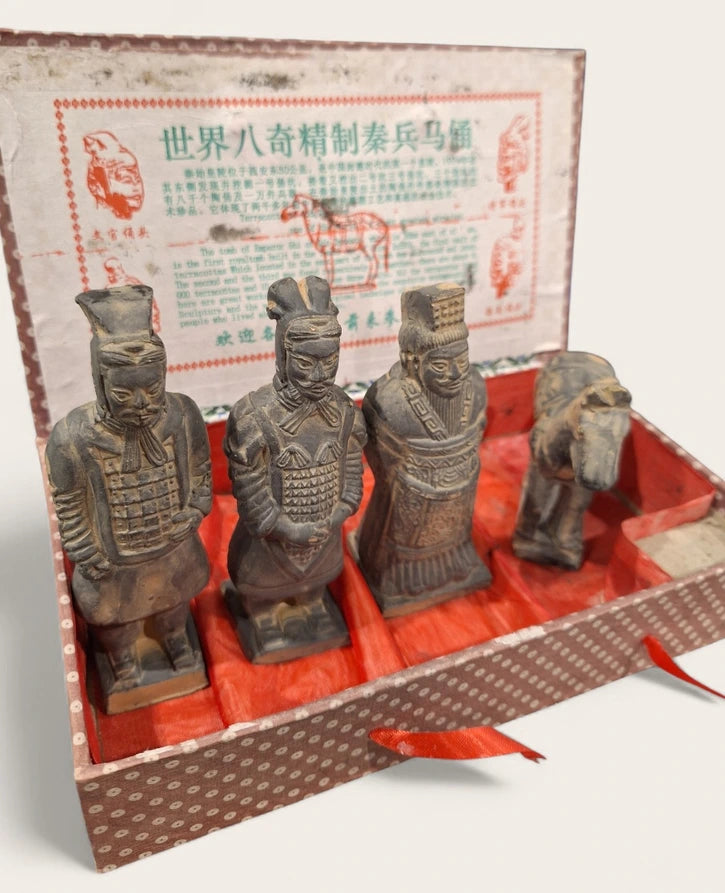 Set figurine Armata de Teracotă (Terracotta Warriors) – 4 piese + cutie