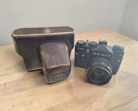 Aparat Foto Vintage Zenit TTL cu Obiectiv Helios 44M + Husă Originală
