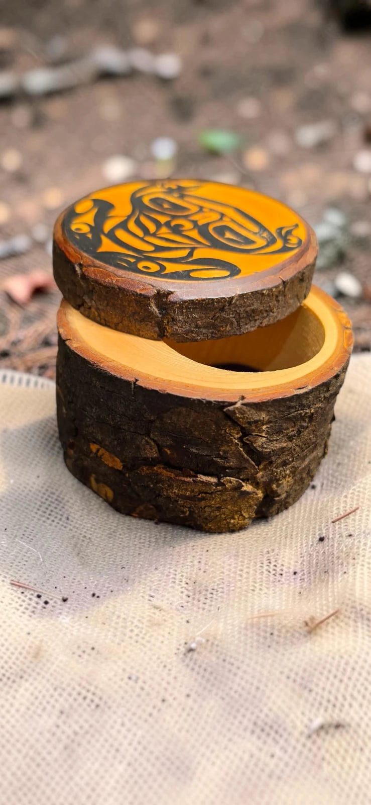 Cutie Decorativă Handmade din Lemn cu Motiv Tribal