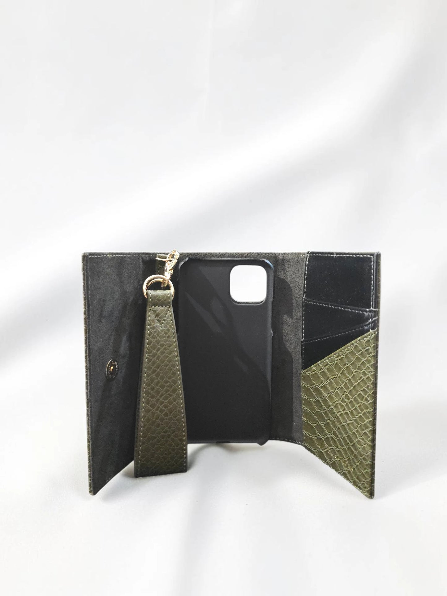 iDeal of Sweden Mayfair Clutch pentru iPhone 11 – Husă Portofel Olive Green Snake Embossed – Nouă