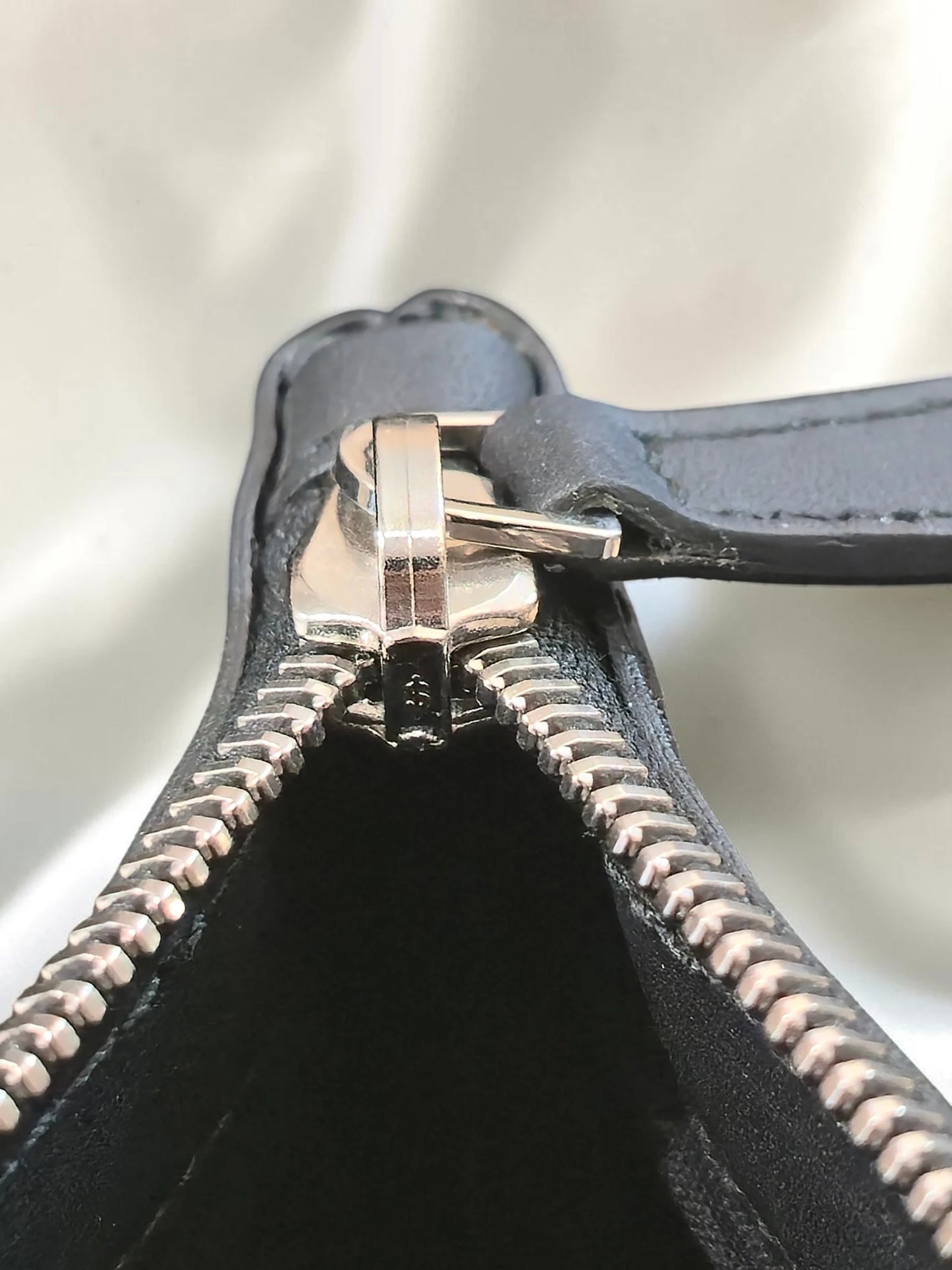 Balenciaga Navy Clip M Clutch / Port Documente din Piele – Negru – Made in Italy