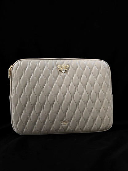 Dune London Husă Laptop / Clutch Matlasată – Bej Taupe cu Aplicatie Albinuță
