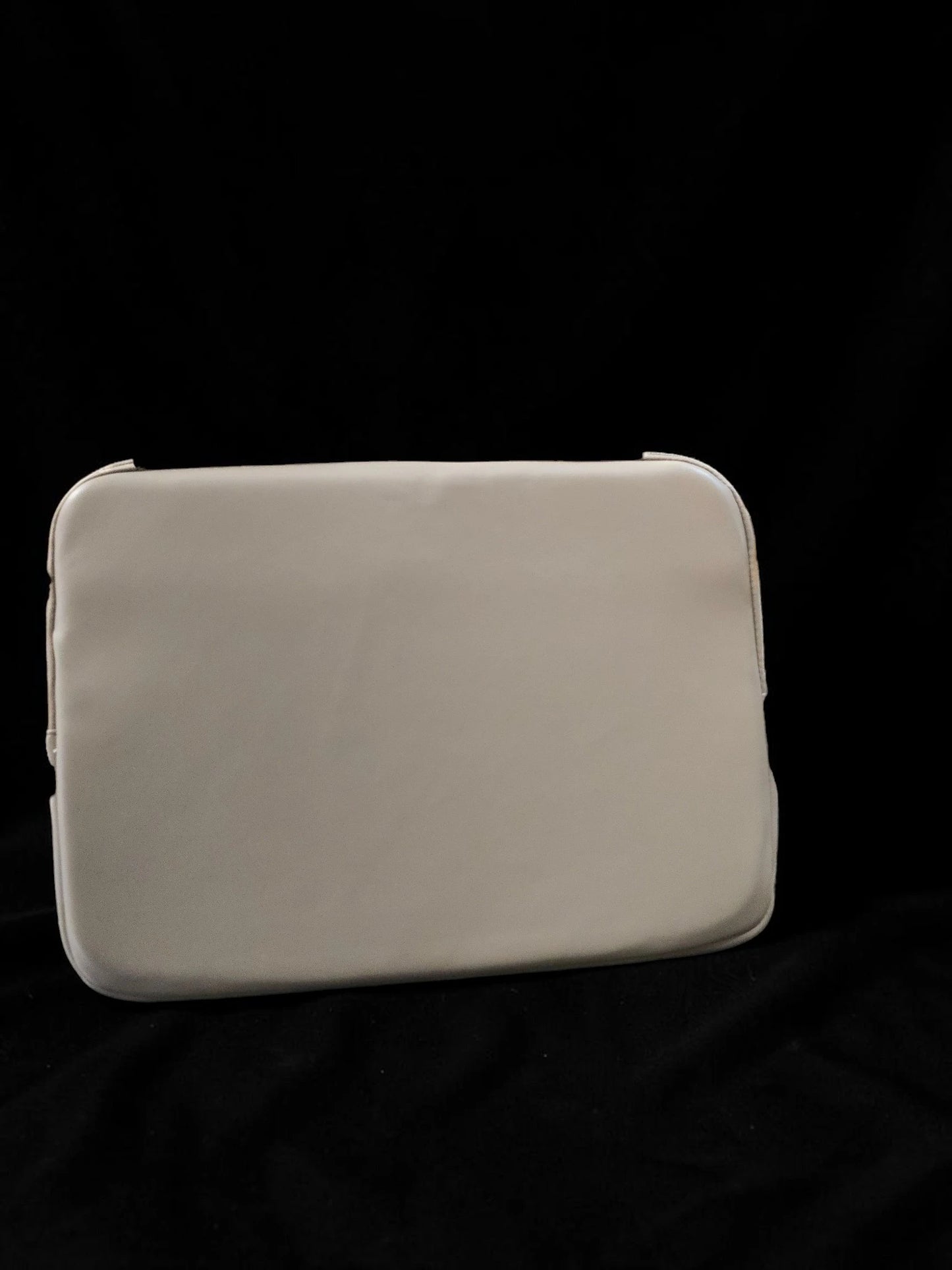 Dune London Husă Laptop / Clutch Matlasată – Bej Taupe cu Aplicatie Albinuță