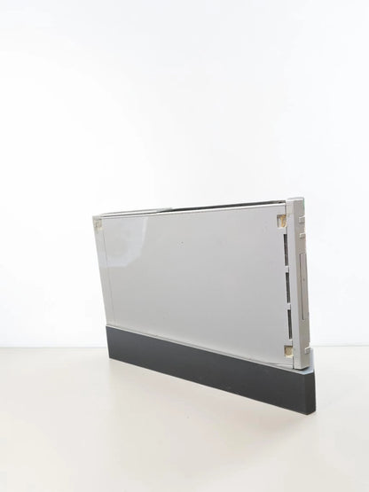 Consolă Nintendo Wii Albă – Pachet Complet cu 2 Telecomenzi, 2 Nunchuk-uri și Volane
