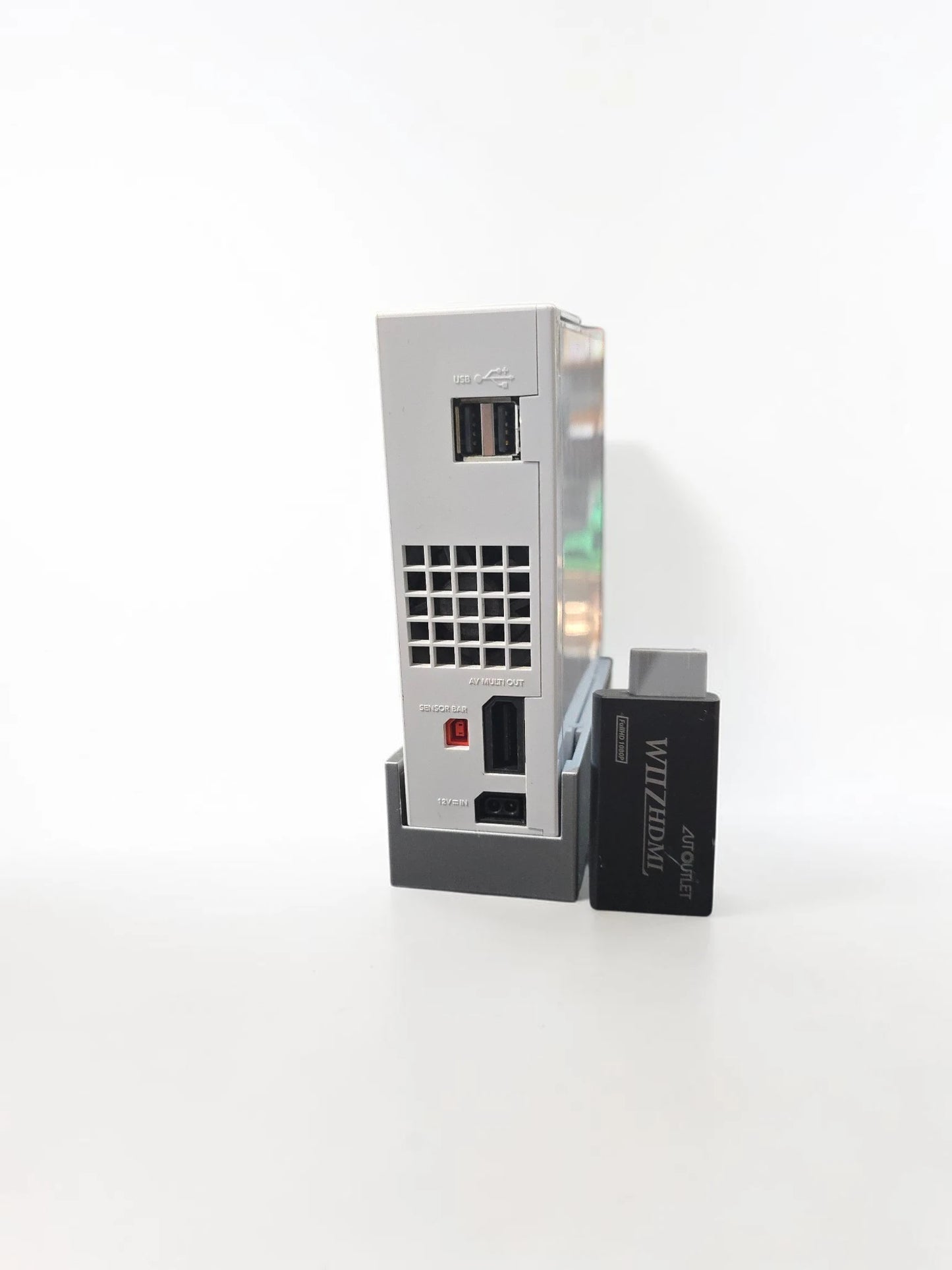 Consolă Nintendo Wii Albă – Pachet Complet cu 2 Telecomenzi, 2 Nunchuk-uri și Volane