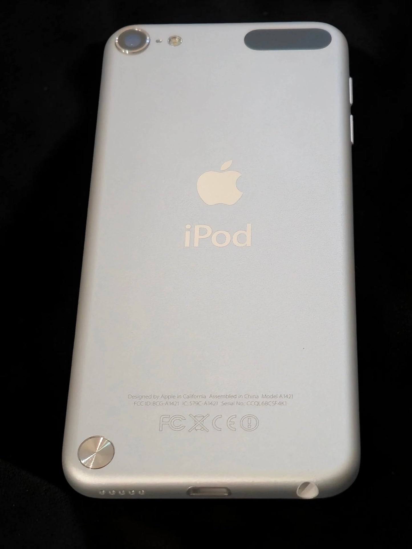 Apple iPod Touch 5 (32GB) Alb/Argintiu – Cutie Originală