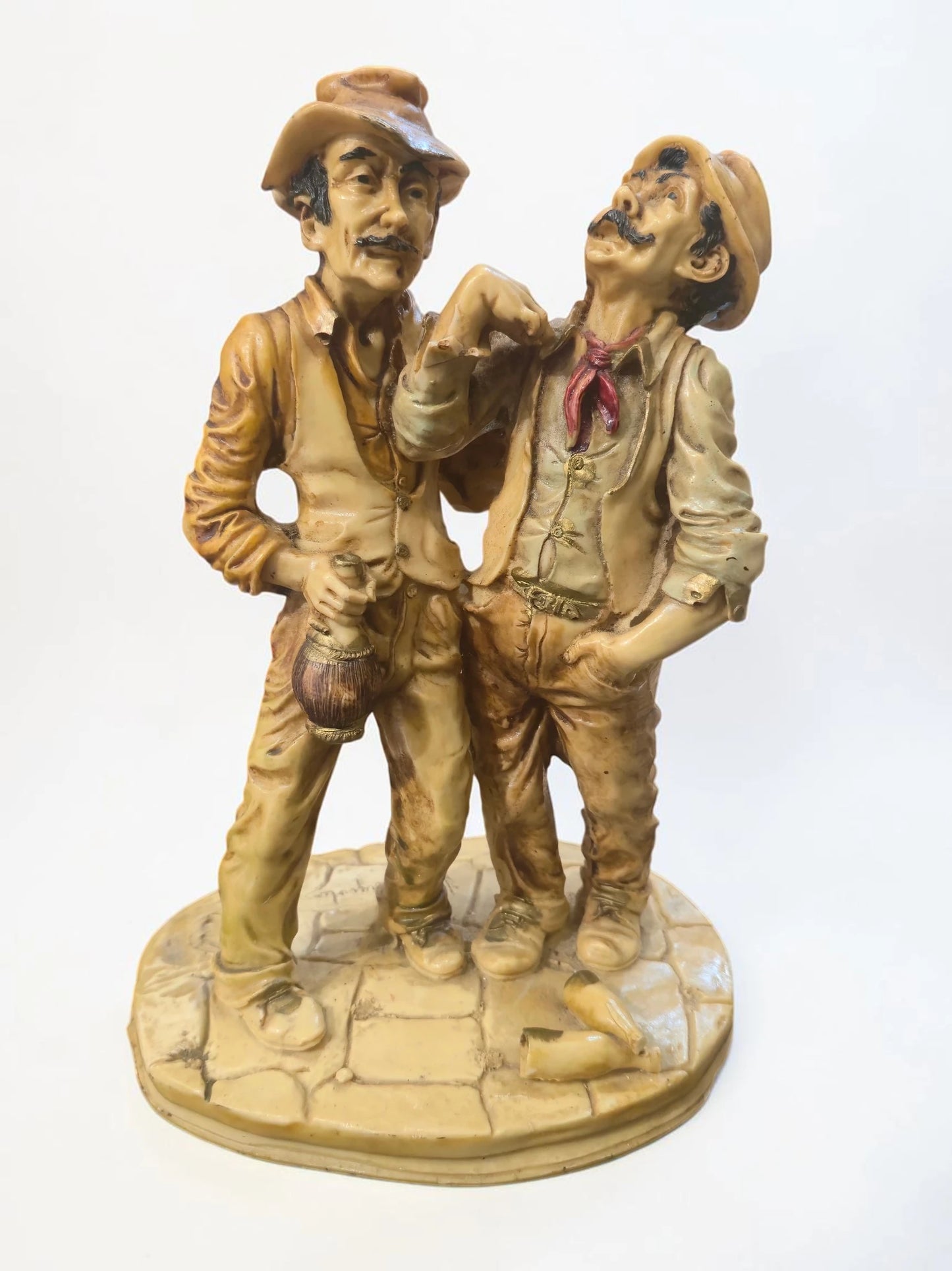 Statuetă Vintage F. Ingargiola „Drunk Friends” – Rășină, 26 cm