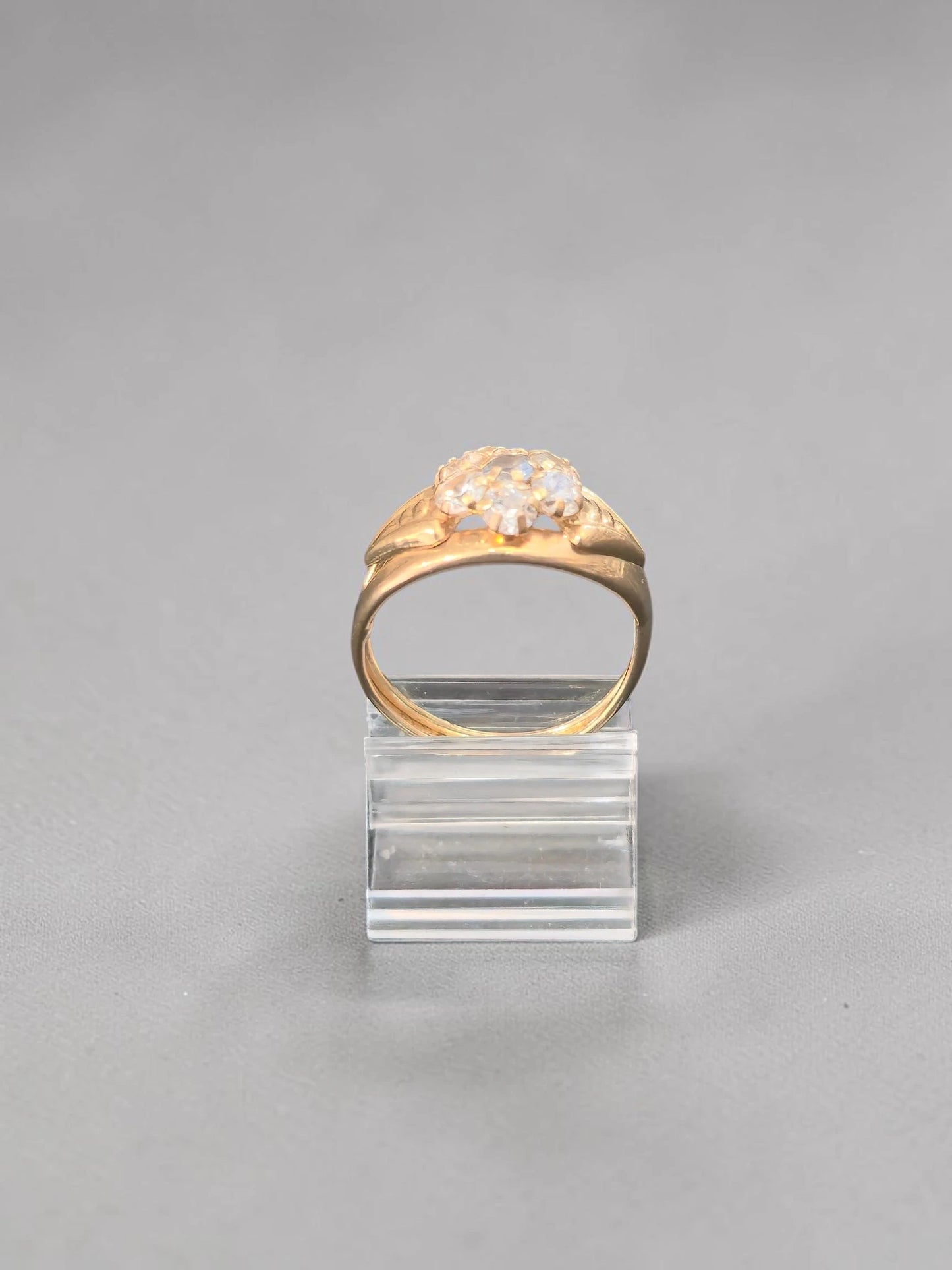 Inel din Aur Galben 18K cu Pietre Transparente – 2,20g – Mărimea 16