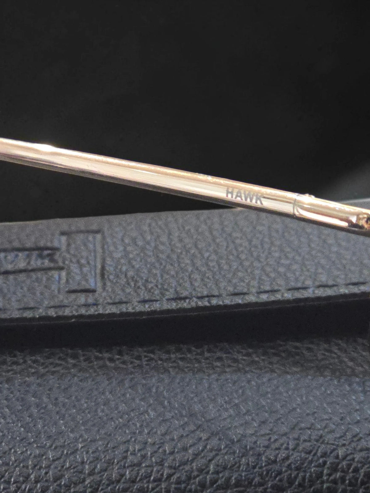 Ochelari de Soare HAWK HW1676 – Ramă Geometrică Aurie – Lentile Gradient