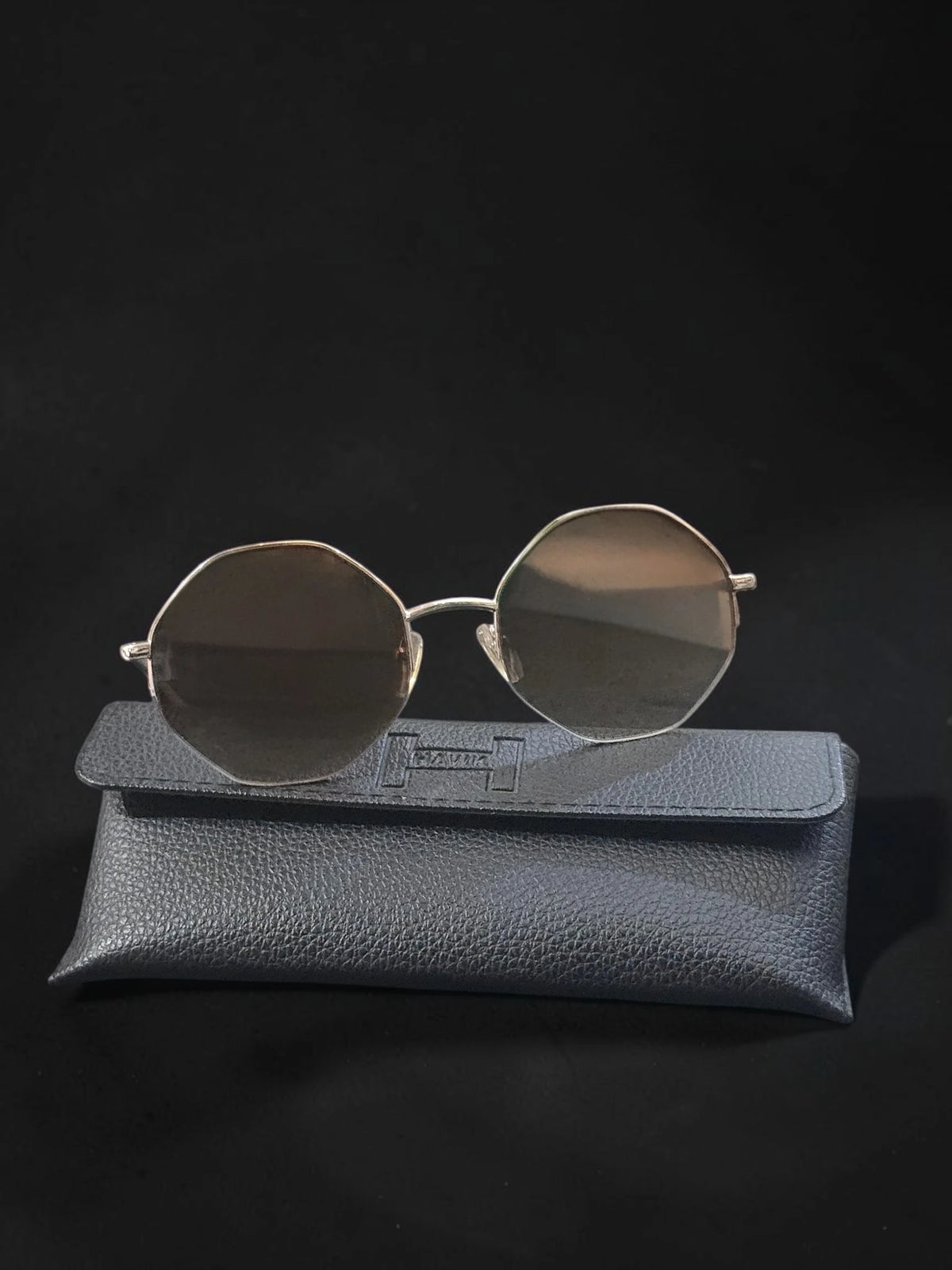 Ochelari de Soare HAWK HW1676 – Ramă Geometrică Aurie – Lentile Gradient