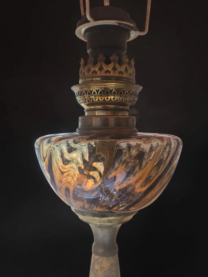 Lampă de Masă Vintage Stil Lampă cu Petrol – Marmură și Sticlă Ambrată, 67 cm