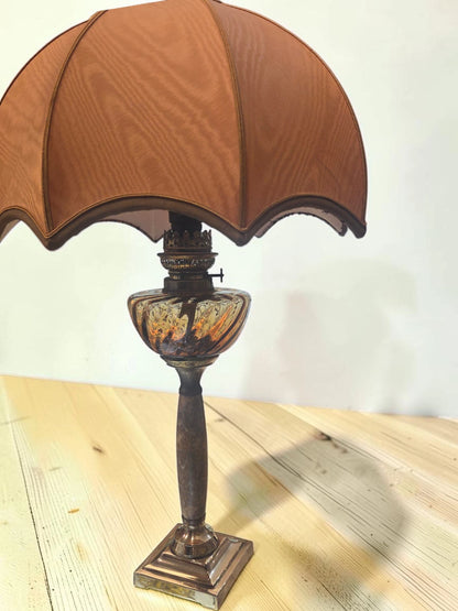 Lampă de Masă Vintage Stil Lampă cu Petrol – Marmură și Sticlă Ambrată, 67 cm