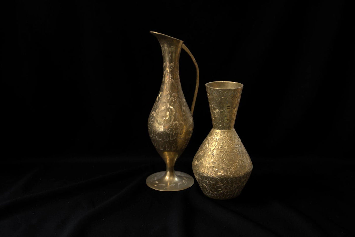 Set Vintage din Alamă Gravată – Carafă și Vază