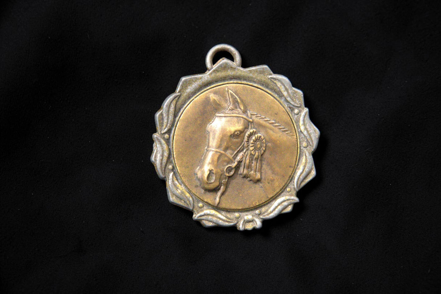Medalie Vintage cu Cap de Cal