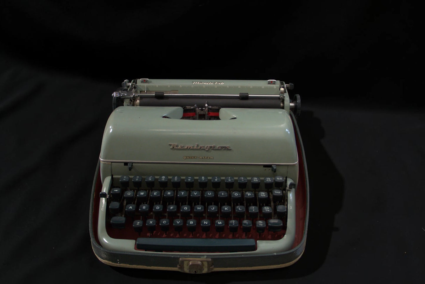 Mașină de Scris Vintage Remington Quiet-Riter cu Valiză Originală
