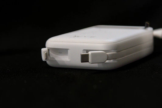 WYE Flux Power Bank cu Cabluri Integrate și Afișaj Digital – Încărcare Rapidă