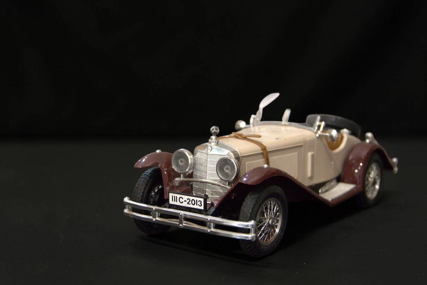 Machetă Mercedes-Benz SSK 1928 Decapotabilă cu Motor Detaliat