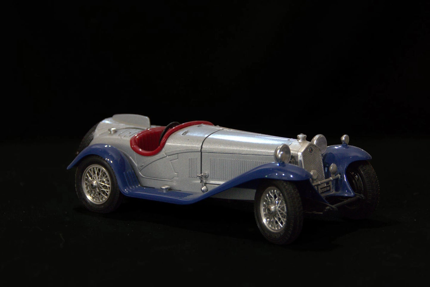 Machetă Alfa Romeo 8C 2300 Monza Roadster cu Motor Detaliat