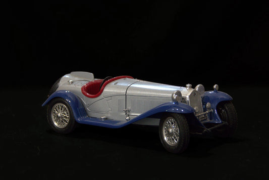 Machetă Alfa Romeo 8C 2300 Monza Roadster cu Motor Detaliat