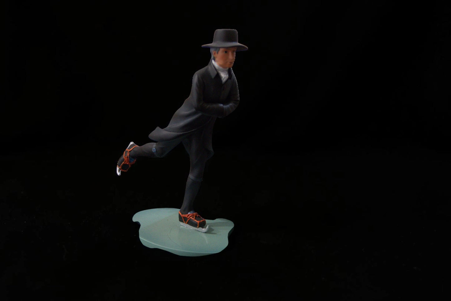 Figurină Decorativă Patinator Victorian pe Gheață