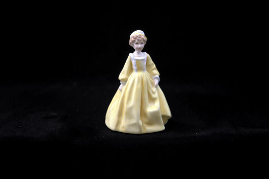 Figurină din Porțelan – Domnișoară în Rochie Galbenă
