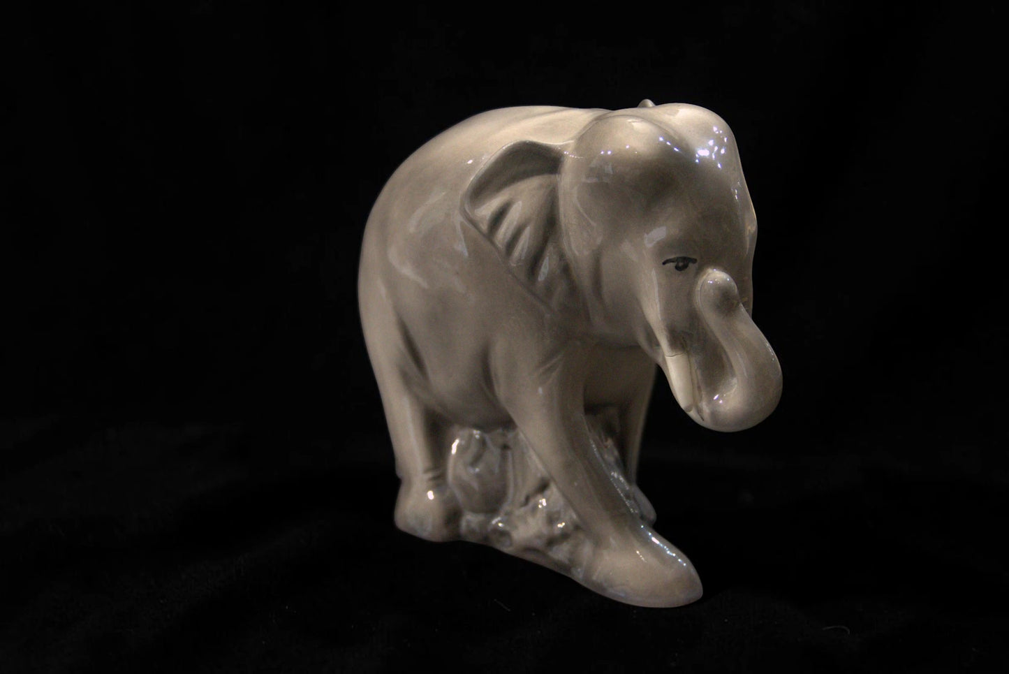 Figurină din Porțelan – Elefant Vintage