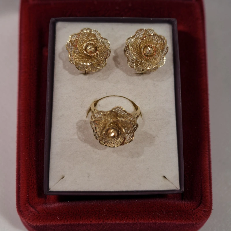 Set Bijuterii Aur 14K Floral – Inel și Cercei – 8,66g - imagine 4