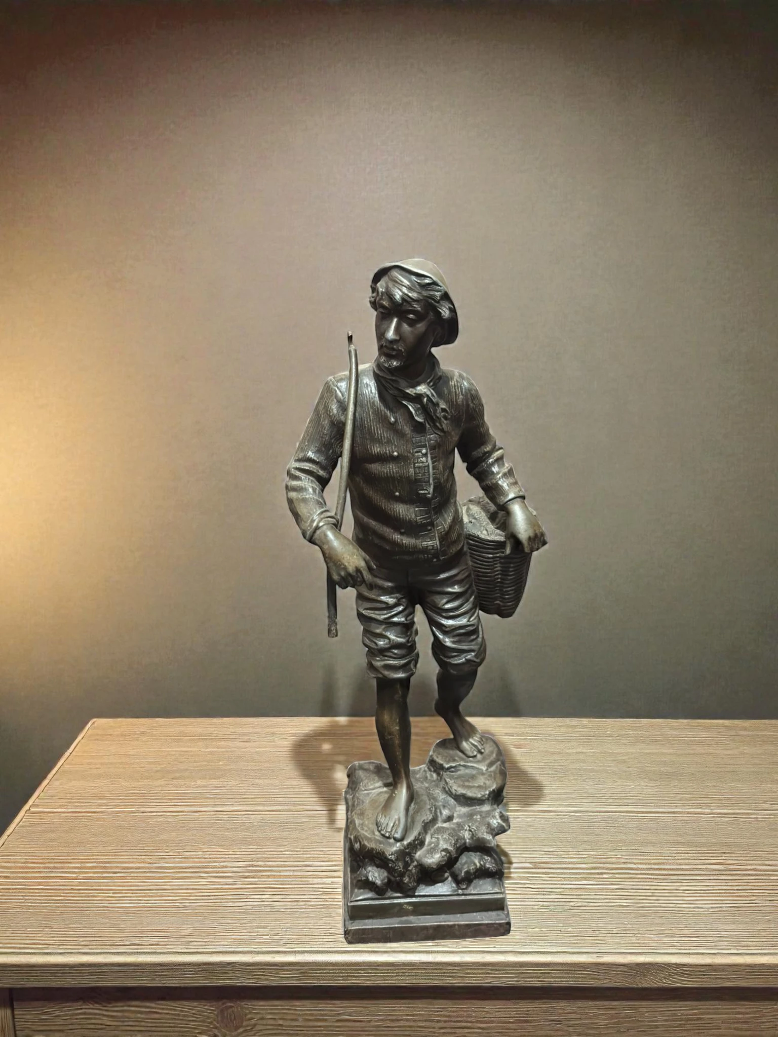 Set statuete decorative „Rousseau” – cuplu rustic stil bronz, 45 cm - imagine 3