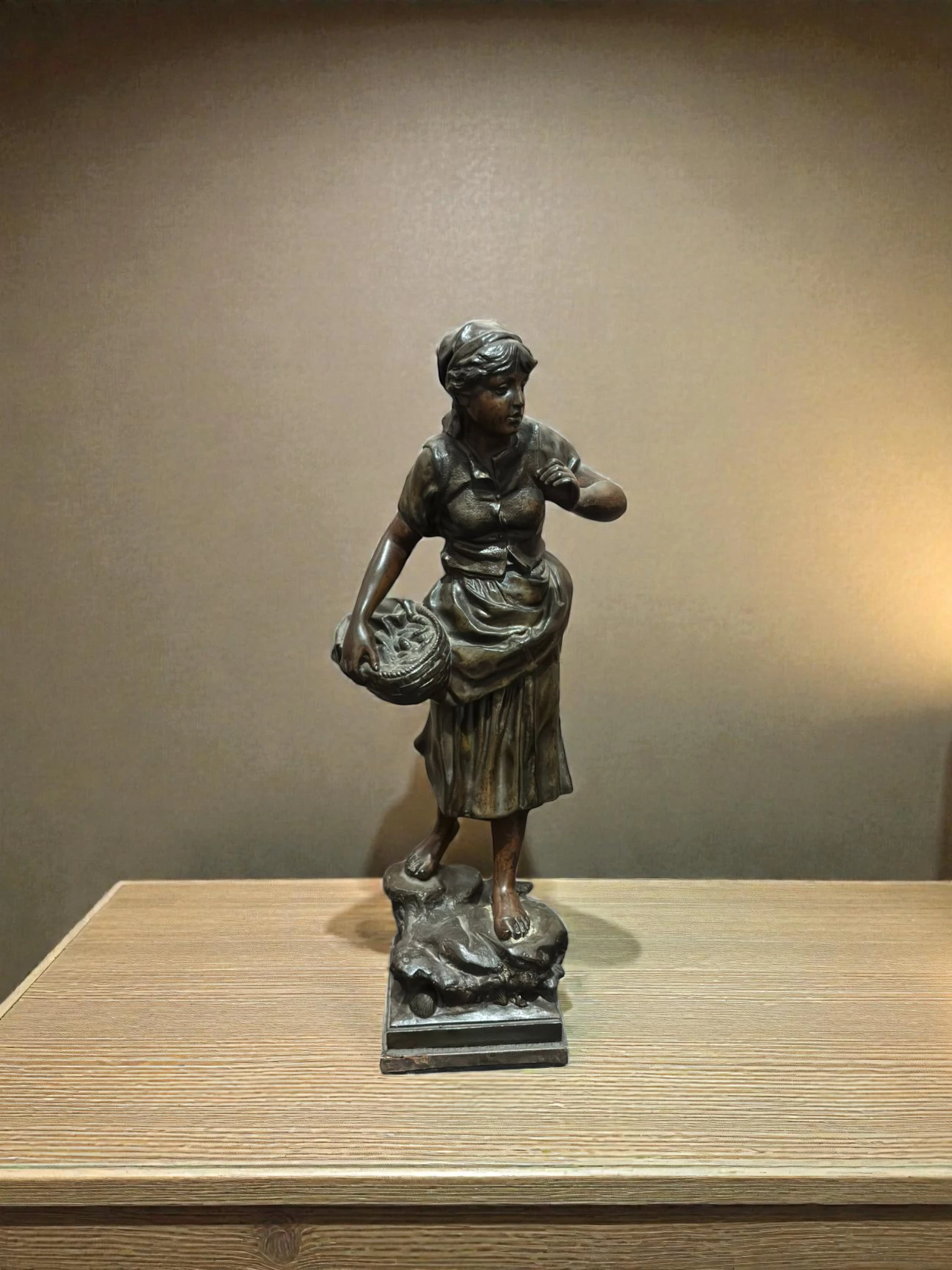 Set statuete decorative „Rousseau” – cuplu rustic stil bronz, 45 cm - imagine 5