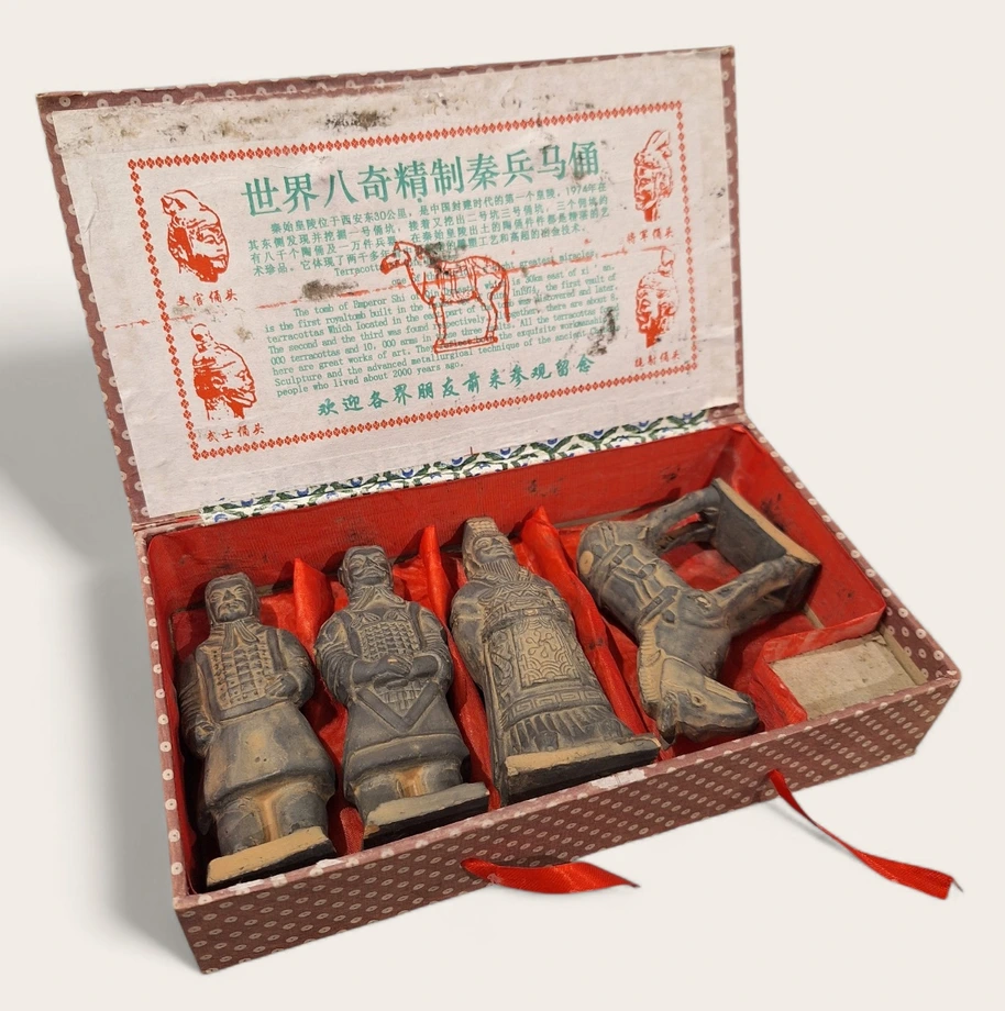 Set figurine Armata de Teracotă (Terracotta Warriors) – 4 piese + cutie - imagine 3