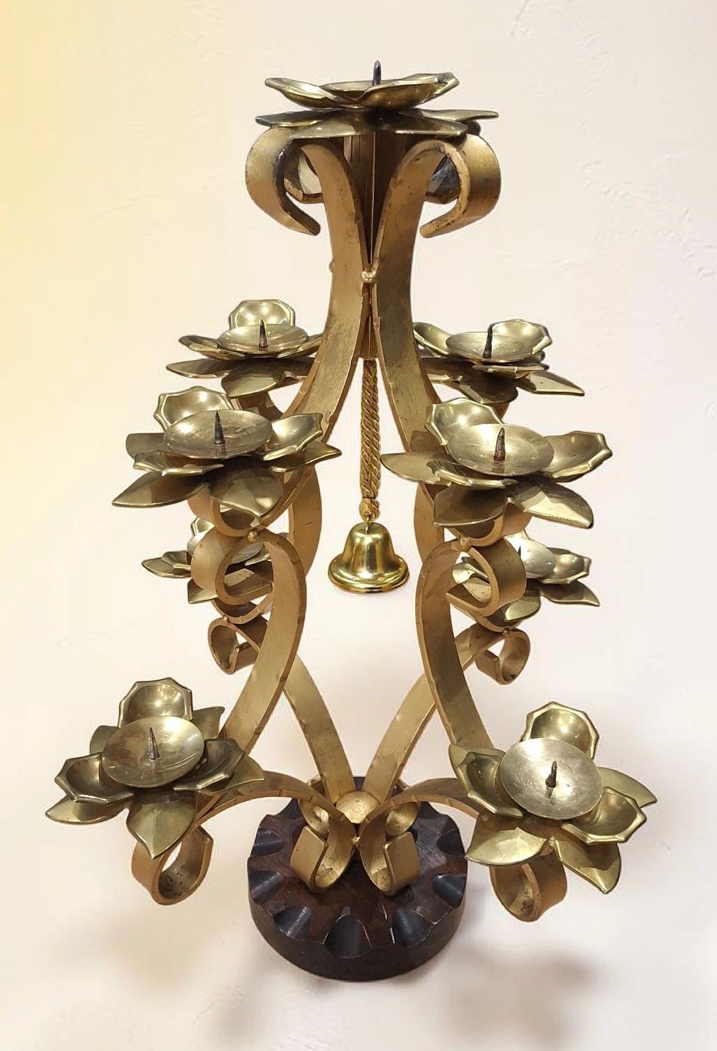 Suport Lumanari Vintage din Metal cu Clopotel Bronz Made in Japan 50cm - imagine 2