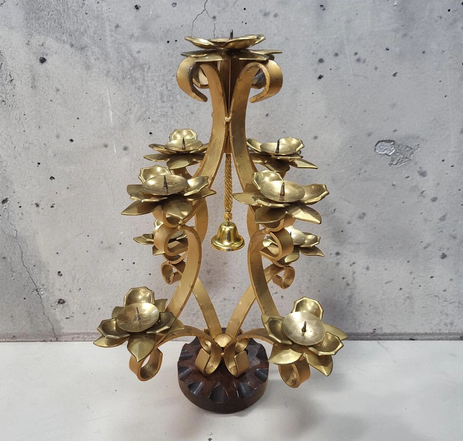 Suport Lumanari Vintage din Metal cu Clopotel Bronz Made in Japan 50cm - imagine 3