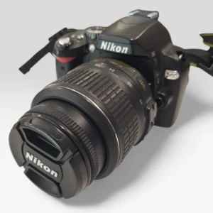 Nikon D60 DSLR cu obiectiv 18-55mm