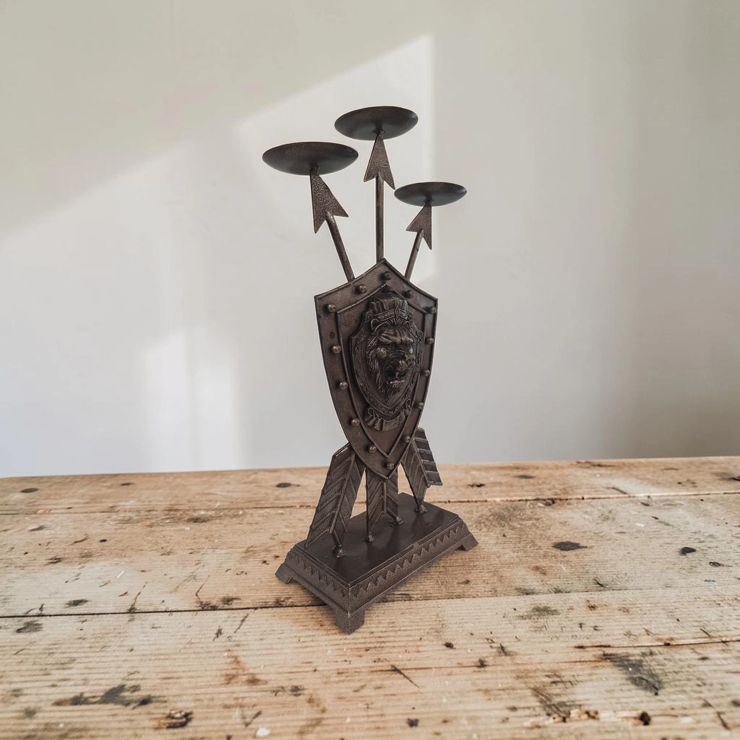 Suport Lumânări Medieval cu Leu – Metal Decorativ 40 cm - imagine 2