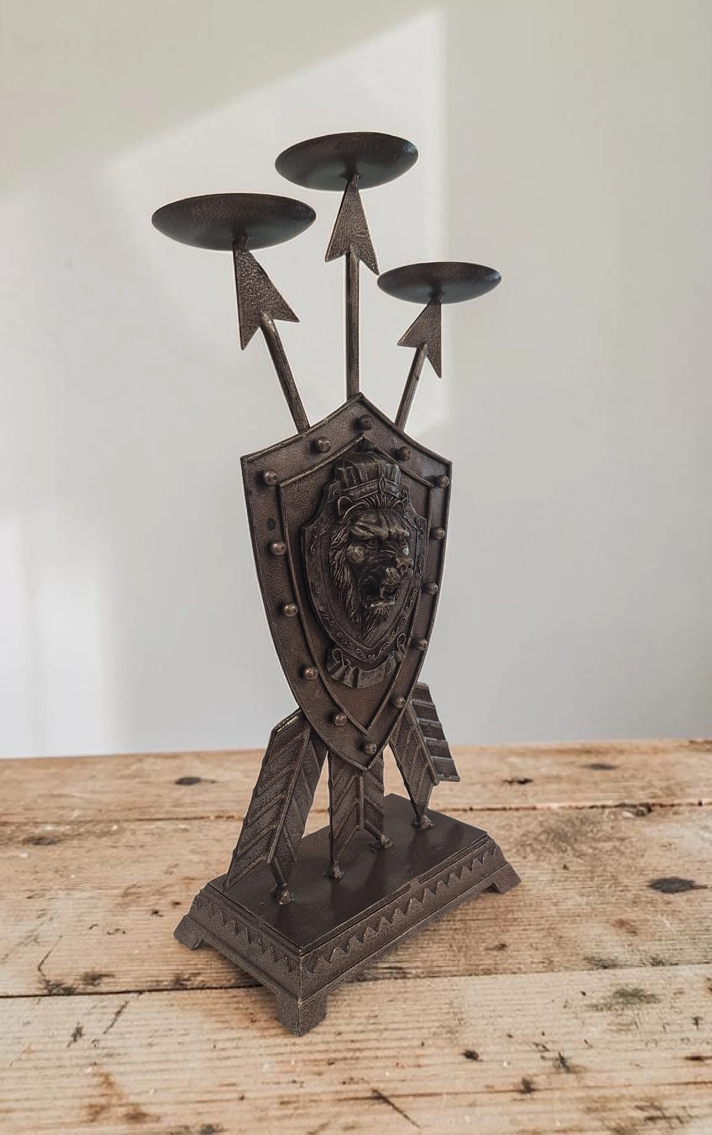 Suport Lumânări Medieval cu Leu – Metal Decorativ 40 cm - imagine 3