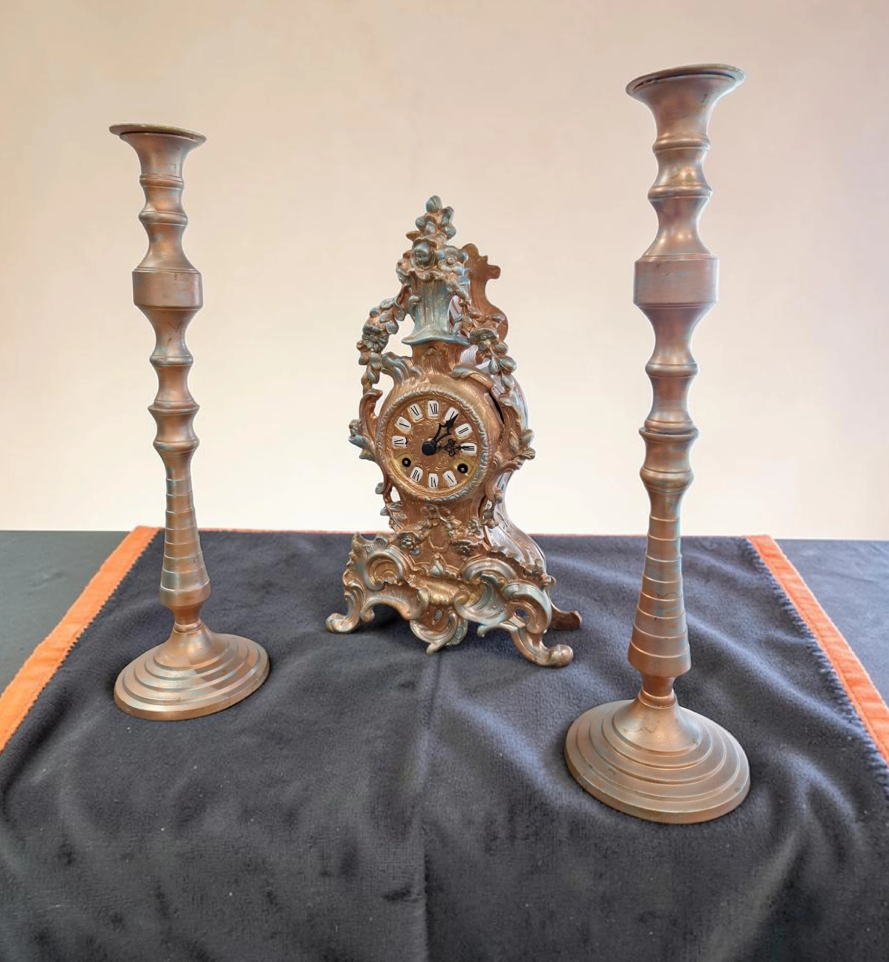 Set Ceas Șemineu Vintage + Sfeșnice – Metal Masiv 42 cm (Funcțional) - imagine 3