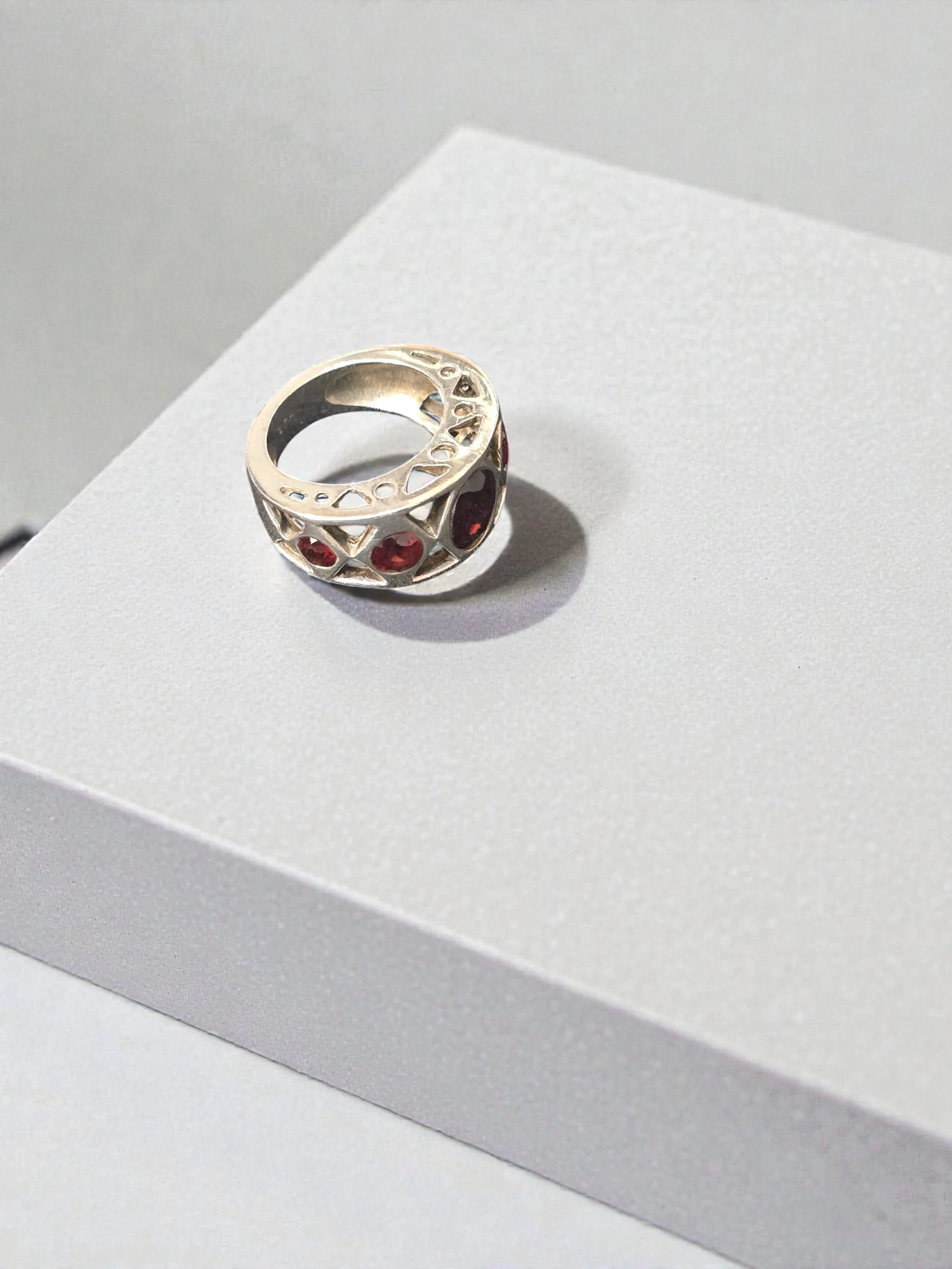 Inel argint 925 cu pietre roșii – model lat, mărime 13 (10.5g) - imagine 3