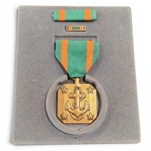 medalie militară navală vintage cu ancoră și barete decorative