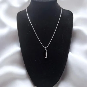 lănțișor din argint 925 cu pandantiv minimalist și pietre strălucitoare