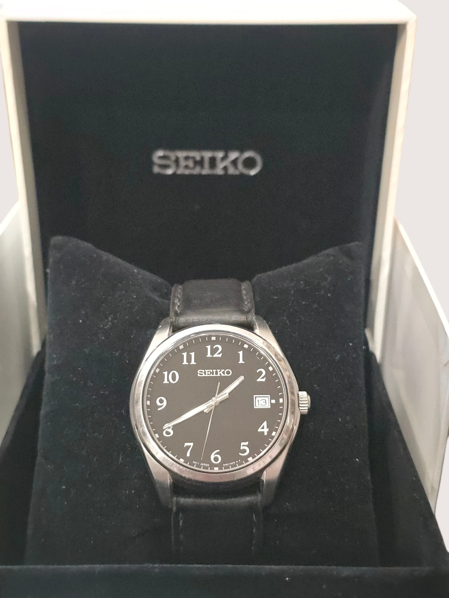 ceas Seiko Quartz cu cadran negru și cutie