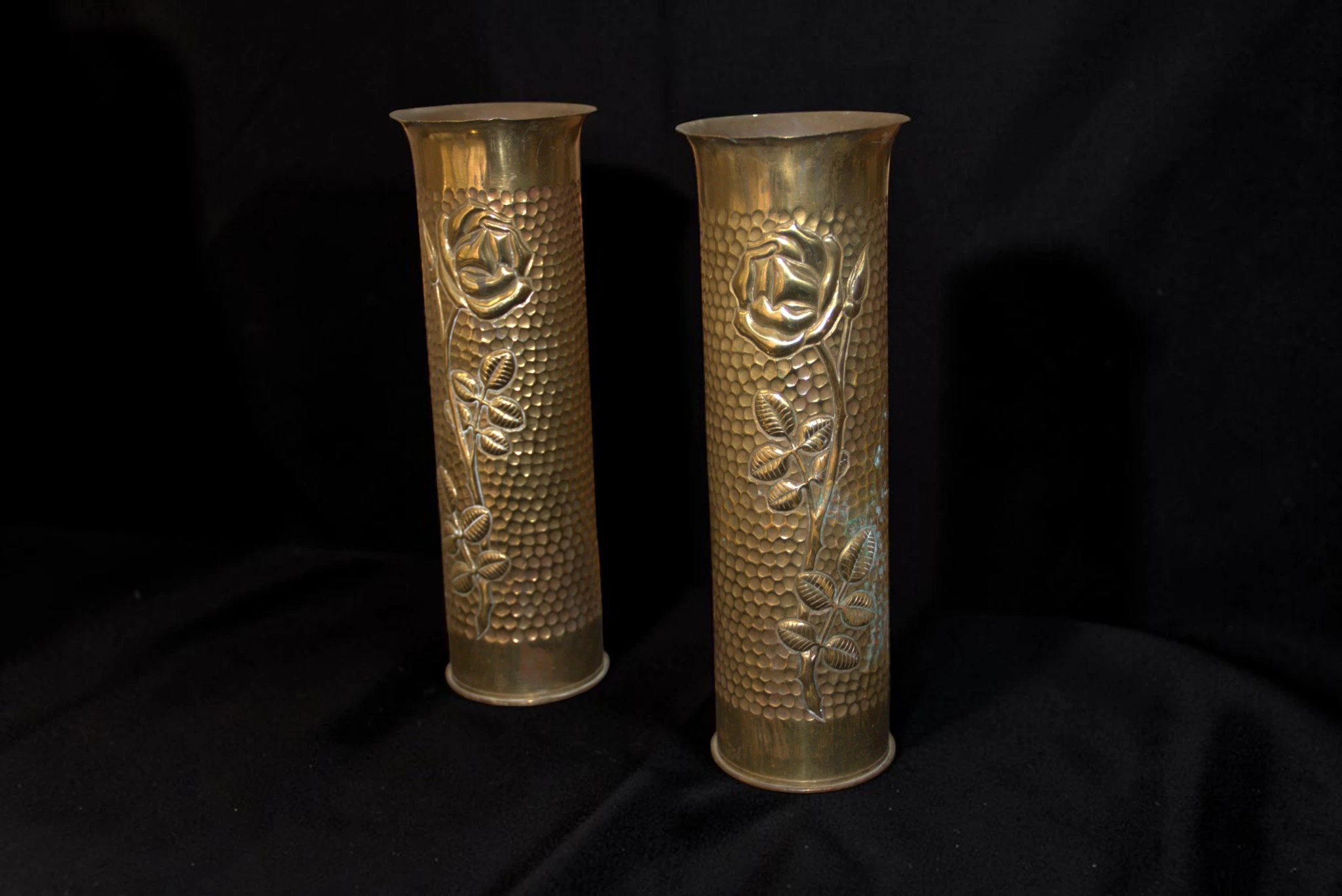 pereche vaze trench art din tuburi de obuz de tanc din alamă