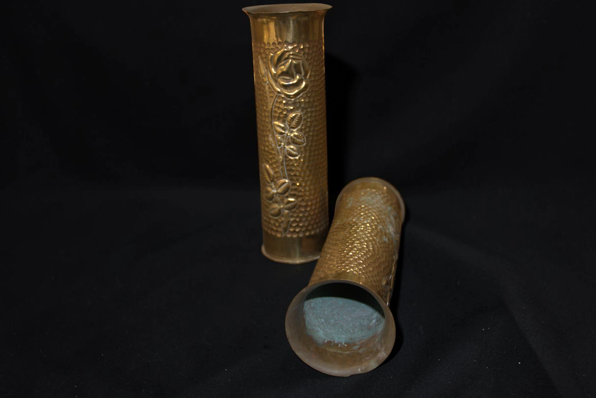 Pereche Vaze Trench Art din Tuburi de Obuz de Tanc din Alamă - imagine 3