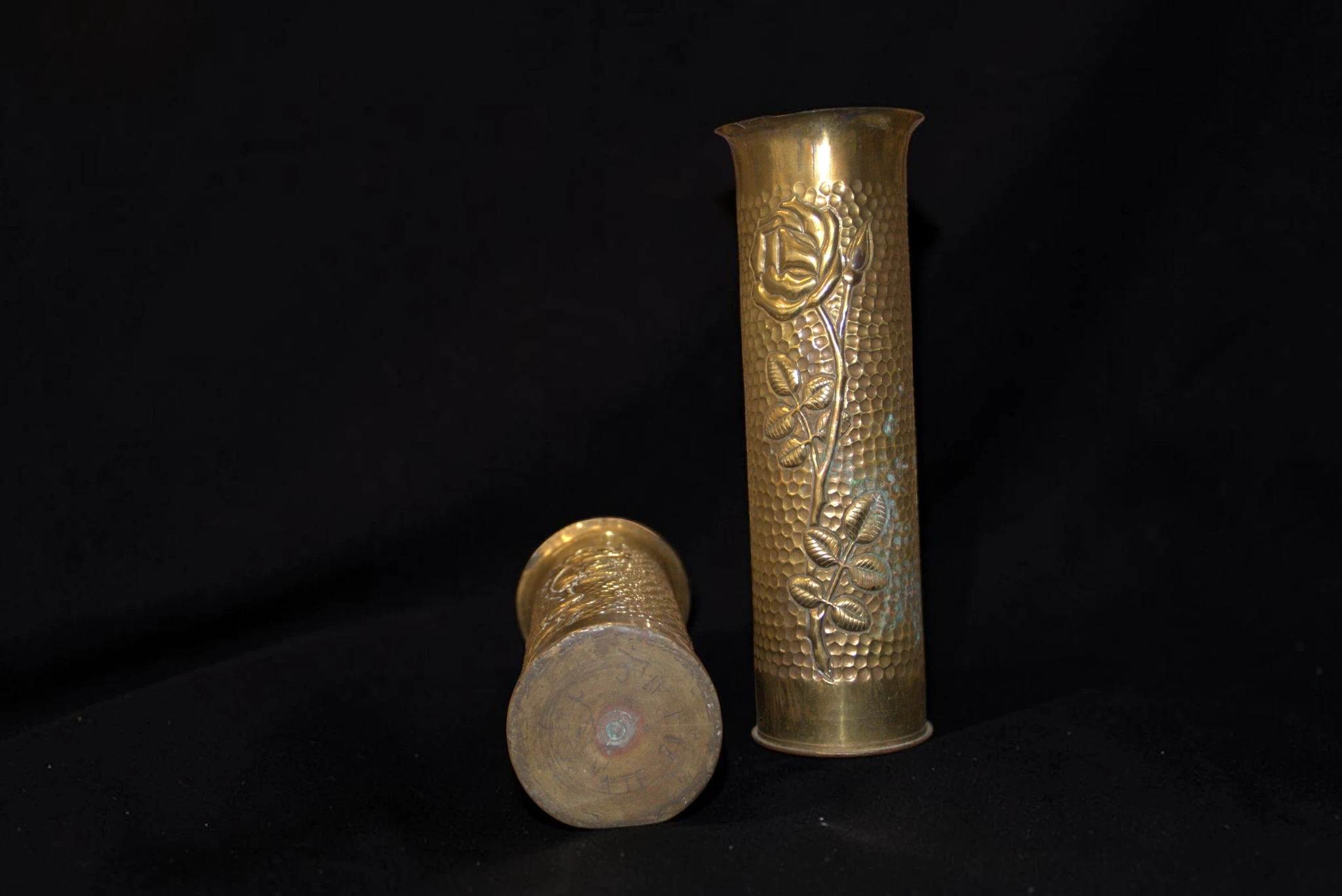 Pereche Vaze Trench Art din Tuburi de Obuz de Tanc din Alamă - imagine 2