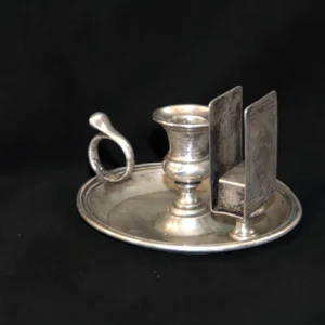Sfeșnic vintage din metal argintat cu suport pentru chibrituri și stingător de lumânare